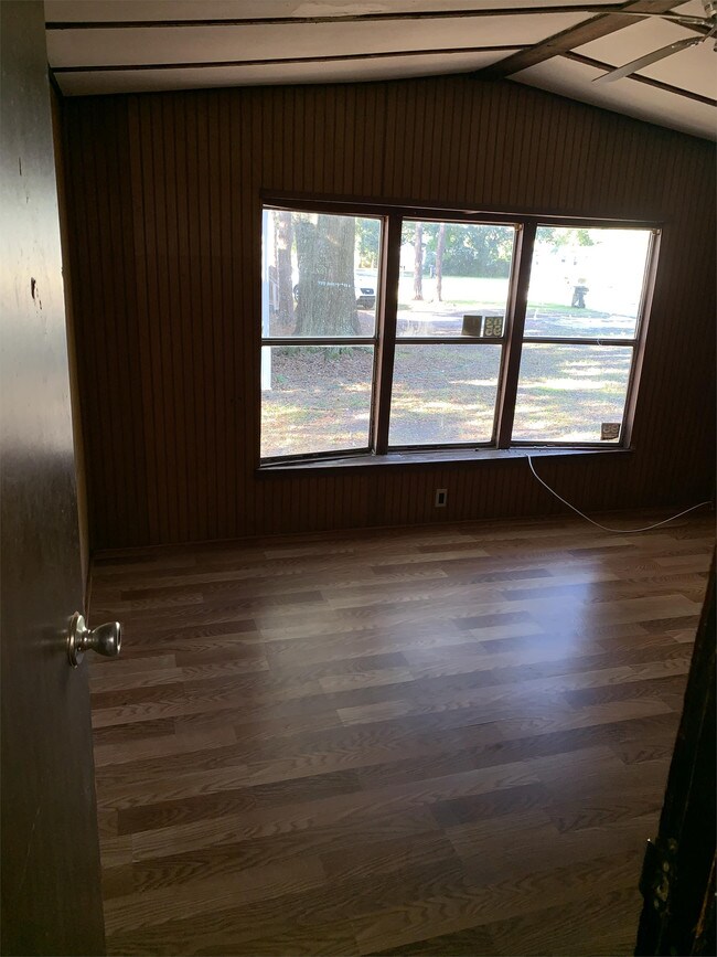 Building Photo - 28 Thrasher Ln E