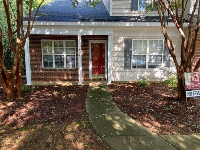 Building Photo - 2 Bedroom 2.5 Bath Townhome with LOFT in R...
