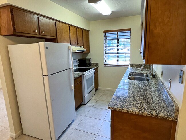 Foto del edificio - 2BR/1BA Flat in Marchwood - Available Nove...