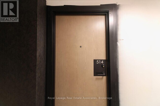 Photo du bâtiment - 2300 St Clair Ave W