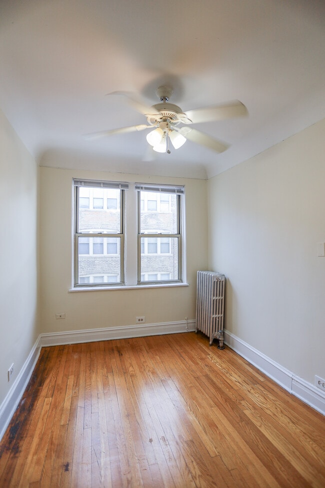 Building Photo - 2211 W Farwell Ave