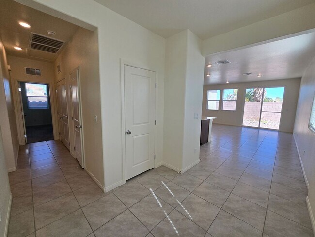 Foto del edificio - 3 Bedroom Single Story Home