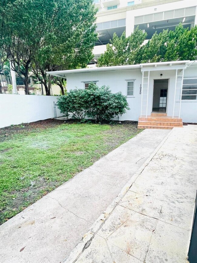 Foto del edificio - 1020 SW 36th Ct