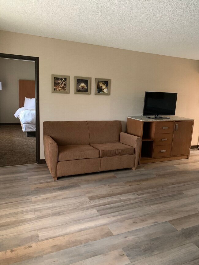 Foto del edificio - 31525 W 12 Mile Rd
