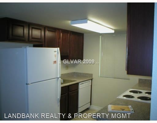 Building Photo - 4954 River Glen Dr
