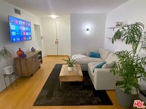 Building Photo - 1131 Alta Loma Rd