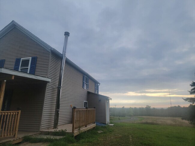 Building Photo - 595 Currybush Rd
