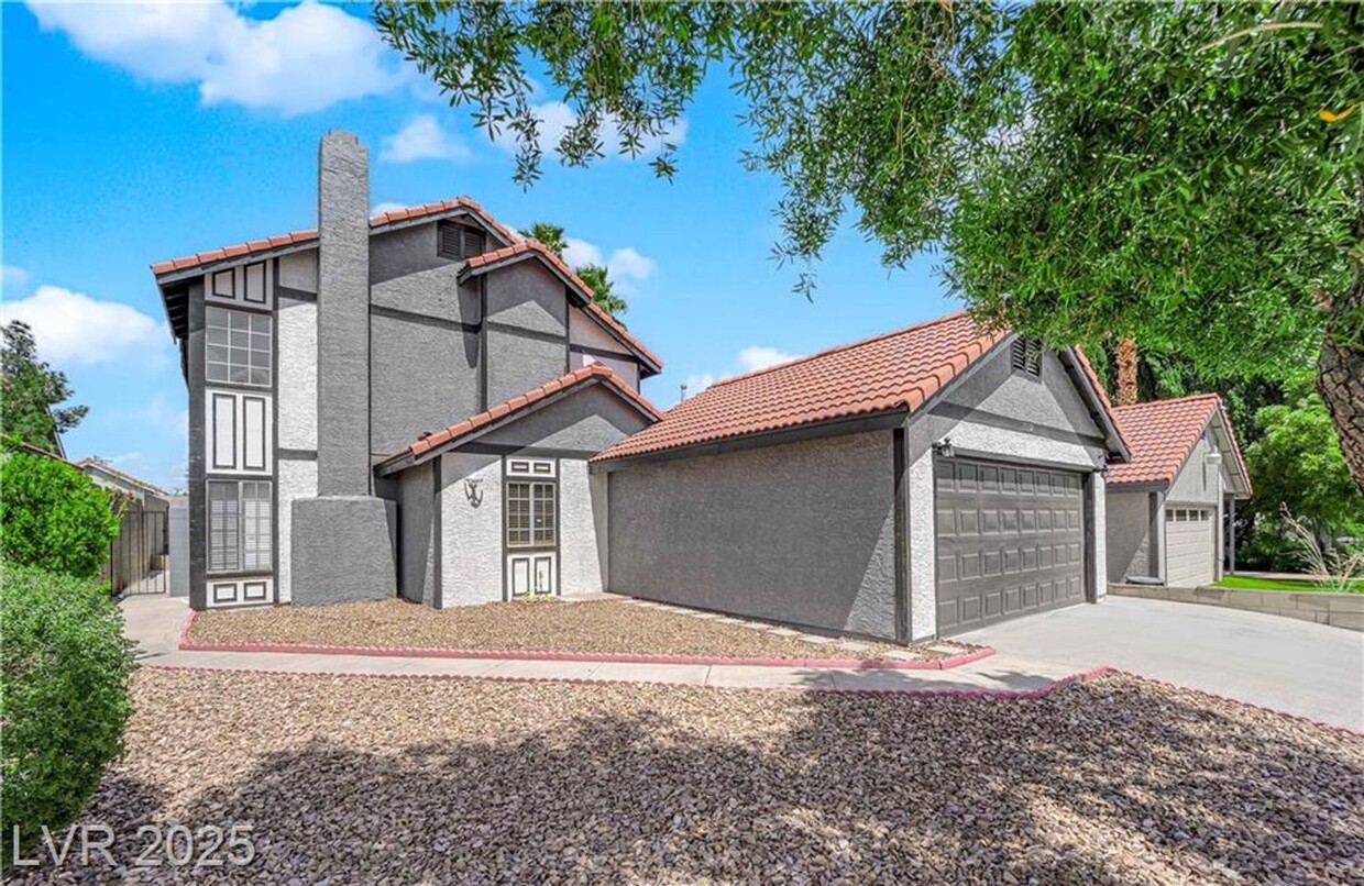 Primary Photo - Must See!! 3 Bedroom 2 Bathroom home nestl...