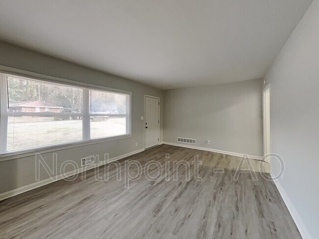 Foto del edificio - 1513 Dianne Ct SE