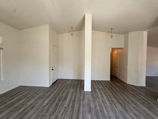 Foto del edificio - Beautiful home with option to expand