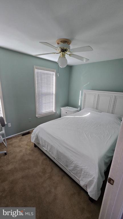Foto del edificio - 6628 Ducketts Ln