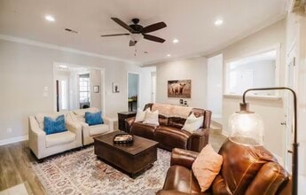 Building Photo - 506 Independence Dr