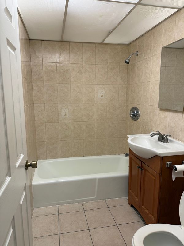 Foto del edificio - 70K Shrewsbury Green Drive, unit k