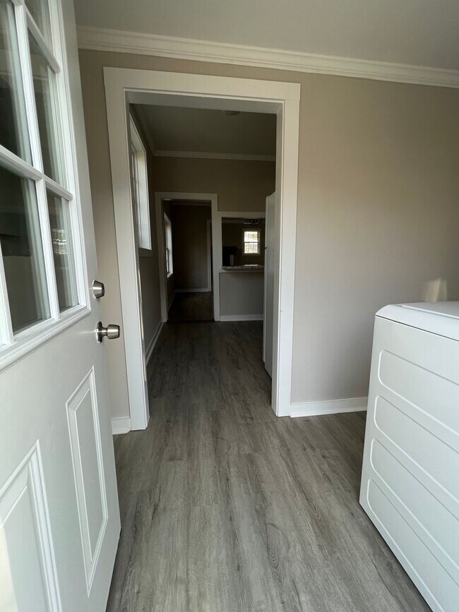 Building Photo - Cute corner lot available for August move-in