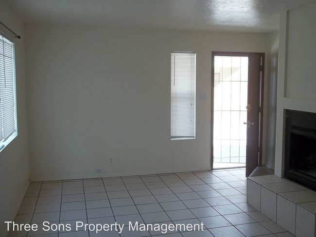 Building Photo - 536 Palomas Dr SE