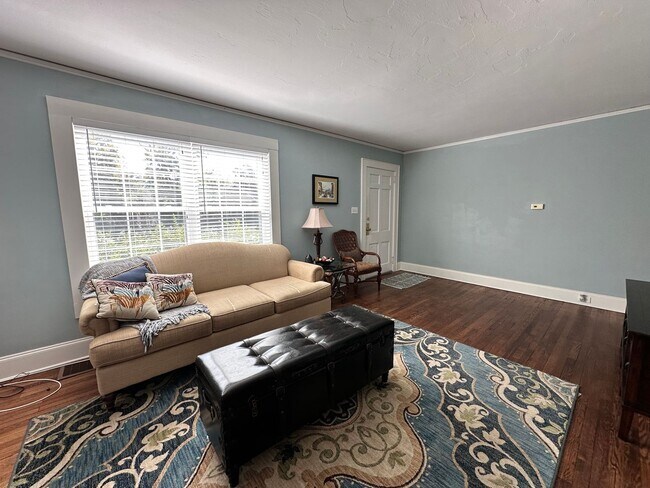 Foto del edificio - Exclusively Offered By Muse Realty LLC