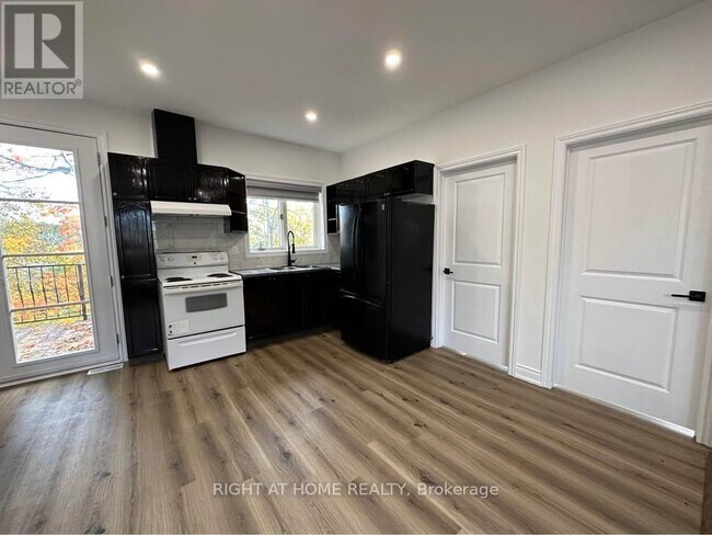 Photo du bâtiment - 700 Winchester Rd E