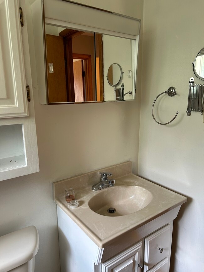 Foto del edificio - 250 Chapel Rd