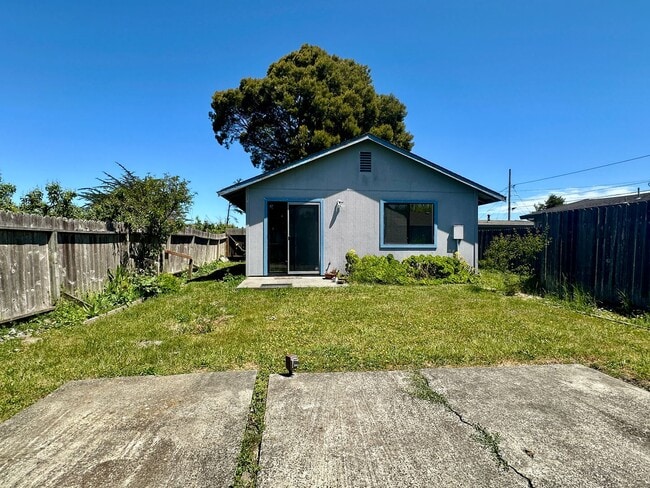 Building Photo - Charming 2BR Home in Arcata with Fenced Yard
