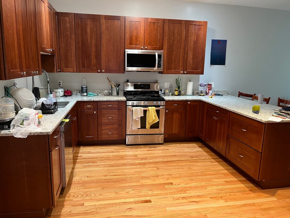 1538 N Oakley Blvd Unit 3, Chicago, IL 60622 1538 N Oakley Blvd