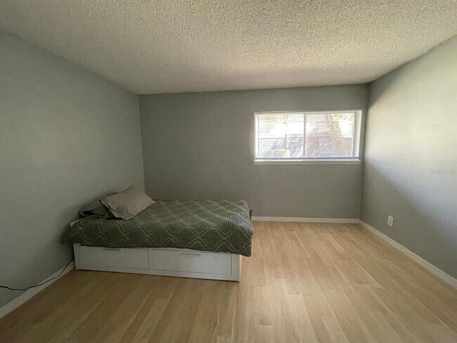 Foto del edificio - 6346 Newtown Cir