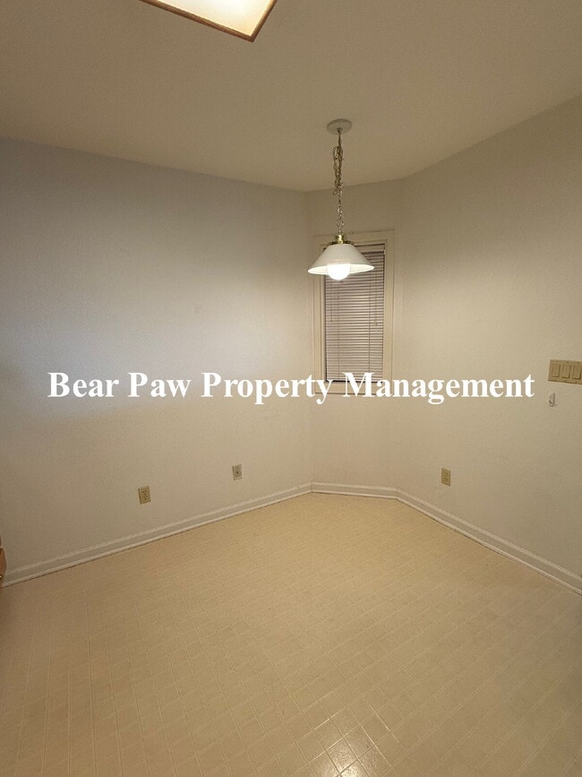 Foto del edificio - Beautiful Condo for Senior Living in North Evergreen!!