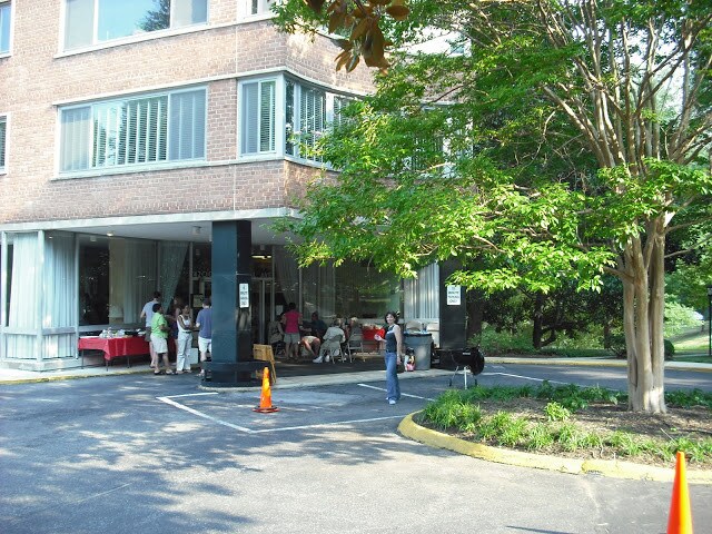 Reunión de verano - 4200 Cathedral Ave NW