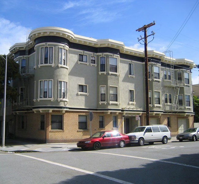 Building Photo - 106 18th Ave