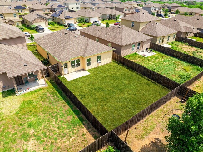 Building Photo - 1 Month Free Rent with 18mo Lease Signed b...