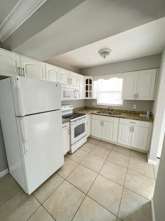 Building Photo - 5806 Channel Dr