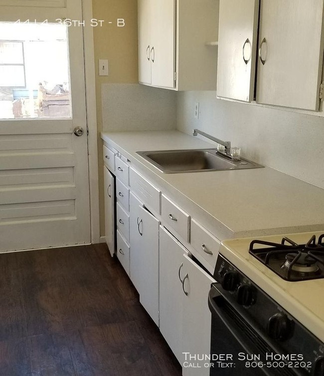 Foto del edificio - 4414 36th St - B - 2 beds, 1 full bath