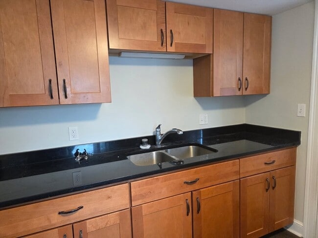 Building Photo - 14 Strafford Pl