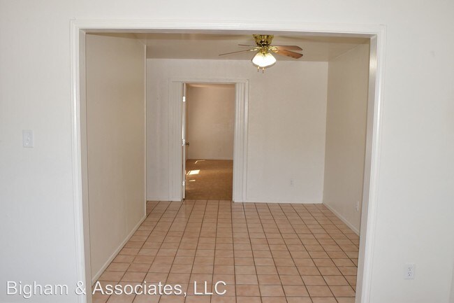 Building Photo - 3 br, 2 bath House - 1203 Meadows Dr