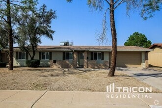 Building Photo - 3308 E Bloomfield Rd