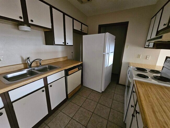 Foto del edificio - 913 NE Rogers Ln