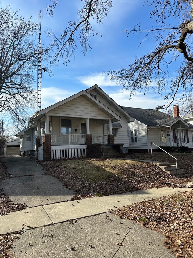 Primary Photo - Renovated 3 BR/1 BA home located near Harv...