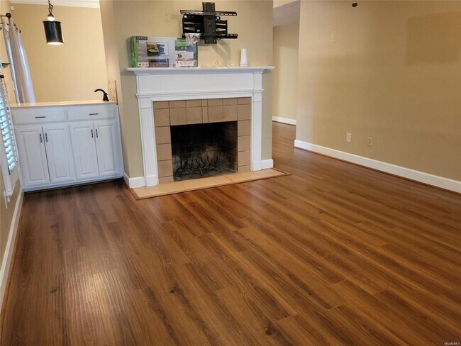 Building Photo - 1516 Charleton Dr