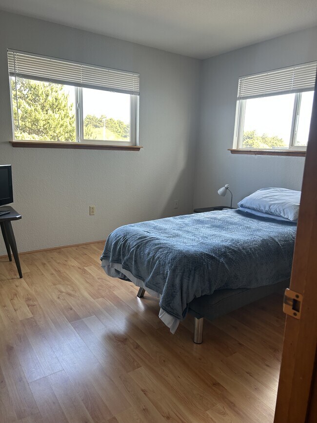 Foto del edificio - 853 Ocean Shores Blvd NW