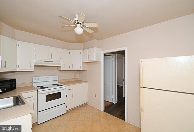 Building Photo - 254 Morris St