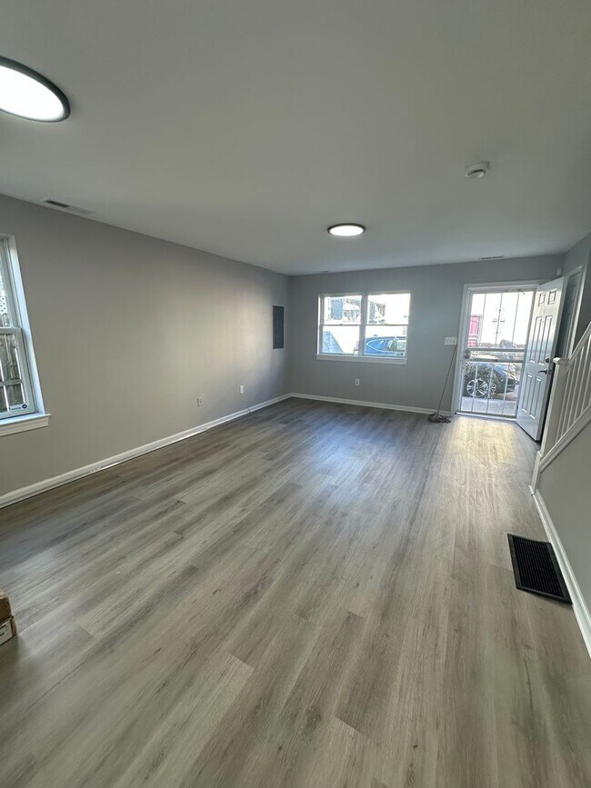 Foto del edificio - Beautifully renovated 3 Bed, 1.5 bath available. Section 8 welcomed!