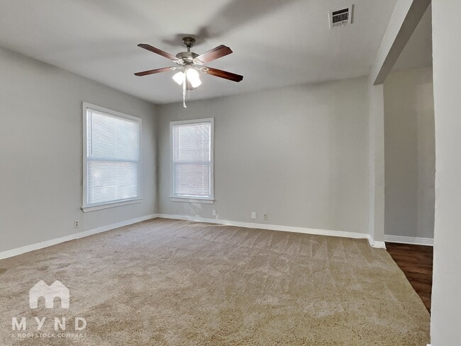 Building Photo - 321 Edgefield Dr