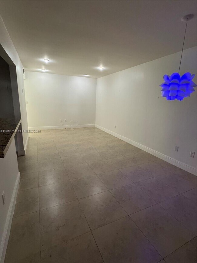 Foto del edificio - 5839 SW 74th Terrace