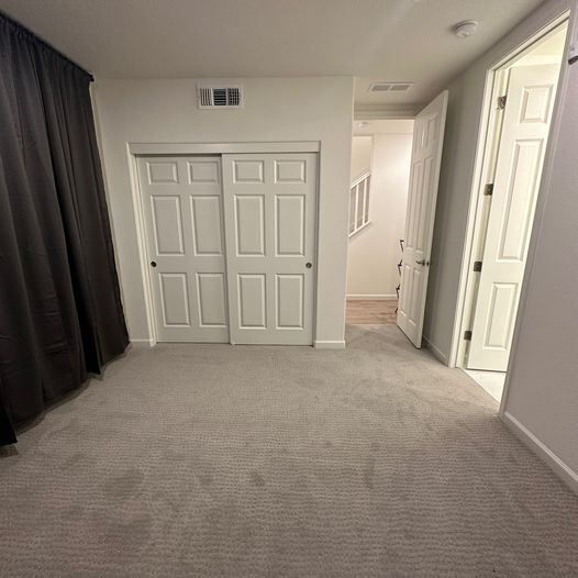 Room - 401 Industrial Pky