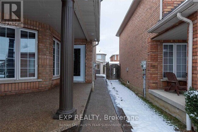 Building Photo - 4 Trailview Ln