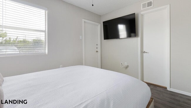 Building Photo - 130 Camino De Oro