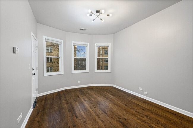 Building Photo - 3251 W Berteau Ave