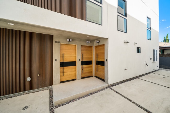 Foto del edificio - 6049 Craner Ave