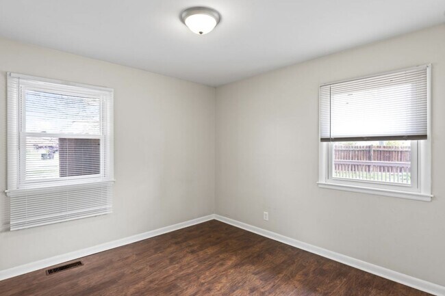 Foto del edificio - Cute 3 Bedroom 1 Bathroom of of Bardstown Rd