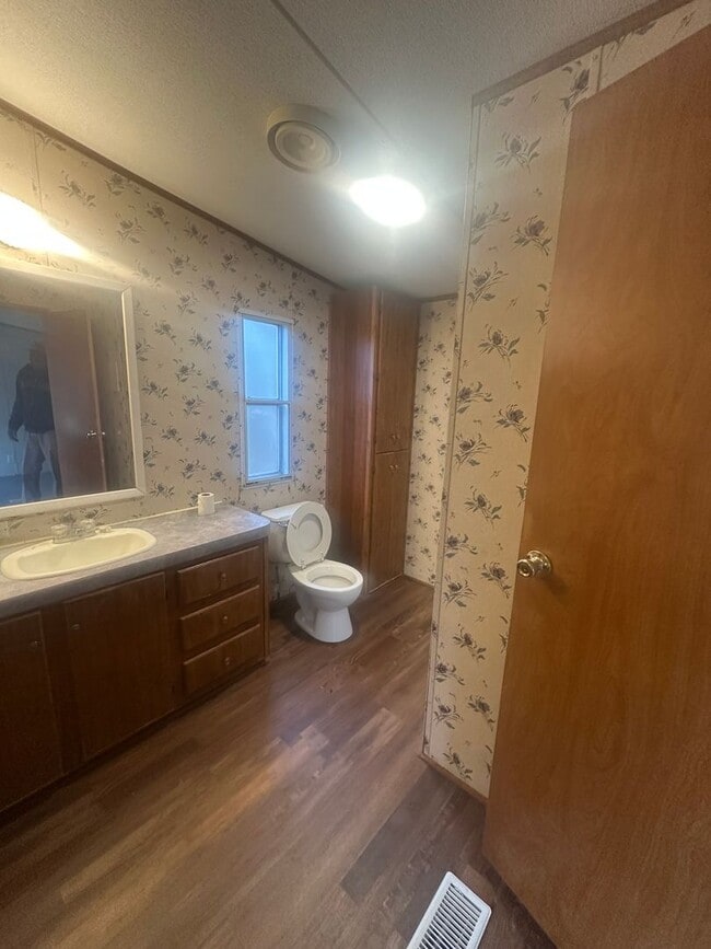 Building Photo - 3 Bed/2 Bath Mobile Home