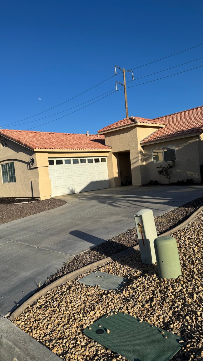 Building Photo - 73951 White Sands Dr